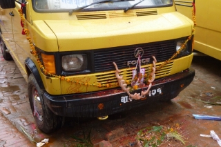 This van is all decorated with smiley entrails, and blood on the wheels