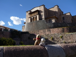 The Temple of the Sun below Santa Domingo, which we have already visited, so we mooched outside while our guide quipped within